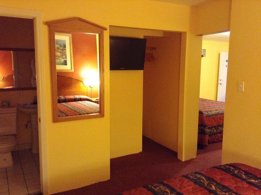 Oceanside Inn and Suites photo 24