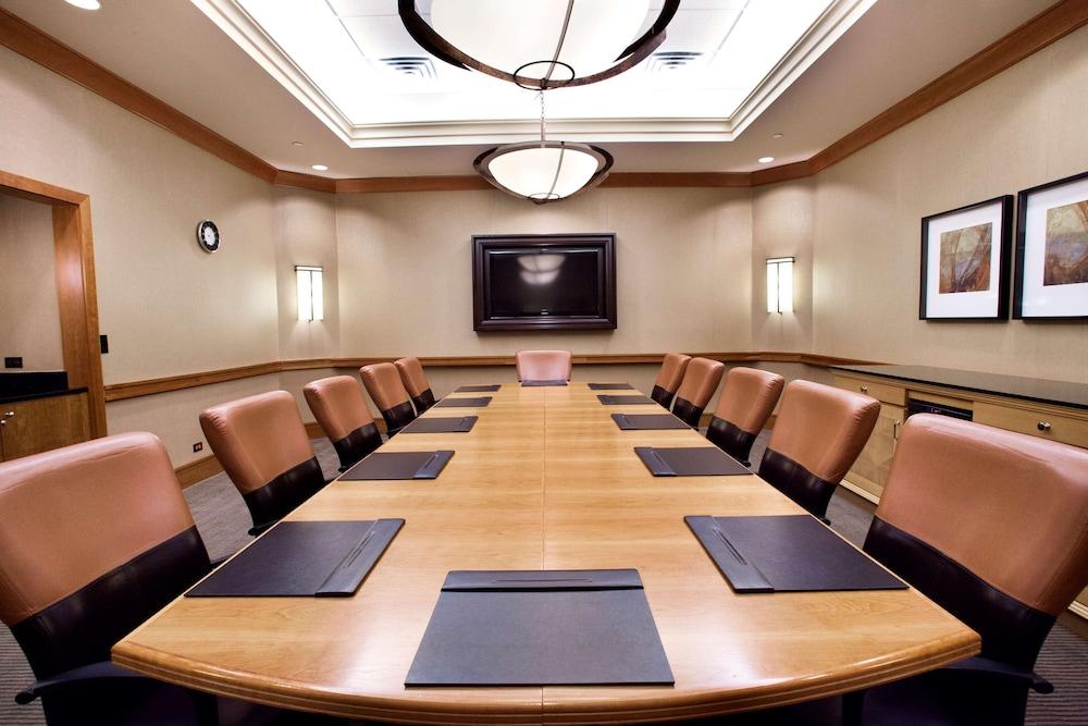 Hilton Chicago/Oak Brook Suites photo 45