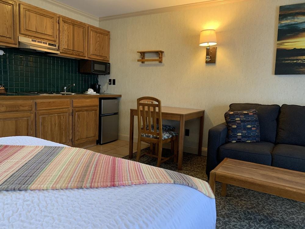 Coachman Inn & Suites photo 34