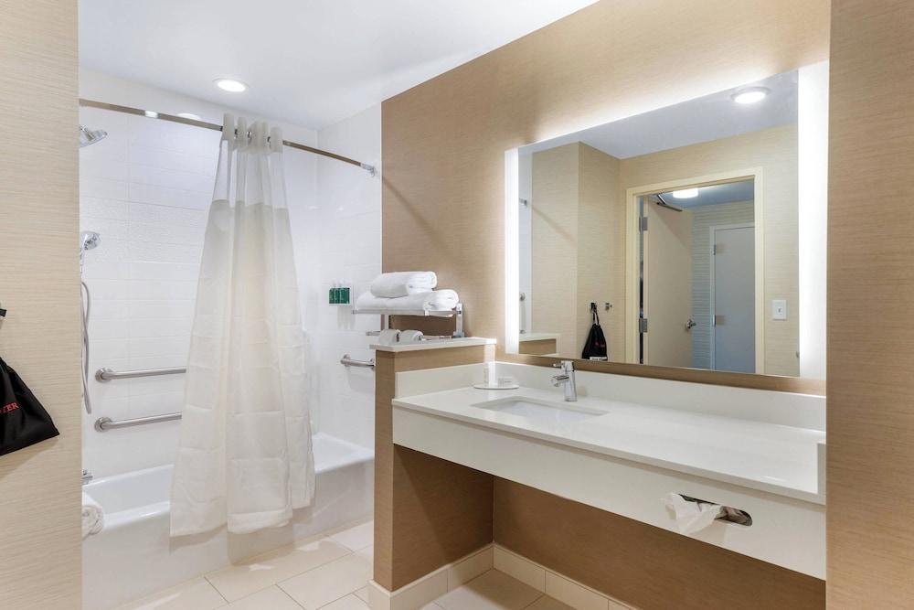 Fairfield Inn & Suites by Marriott Mebane photo 2