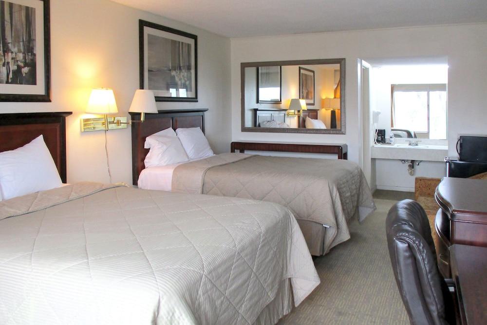 American Inn and Suites photo 7