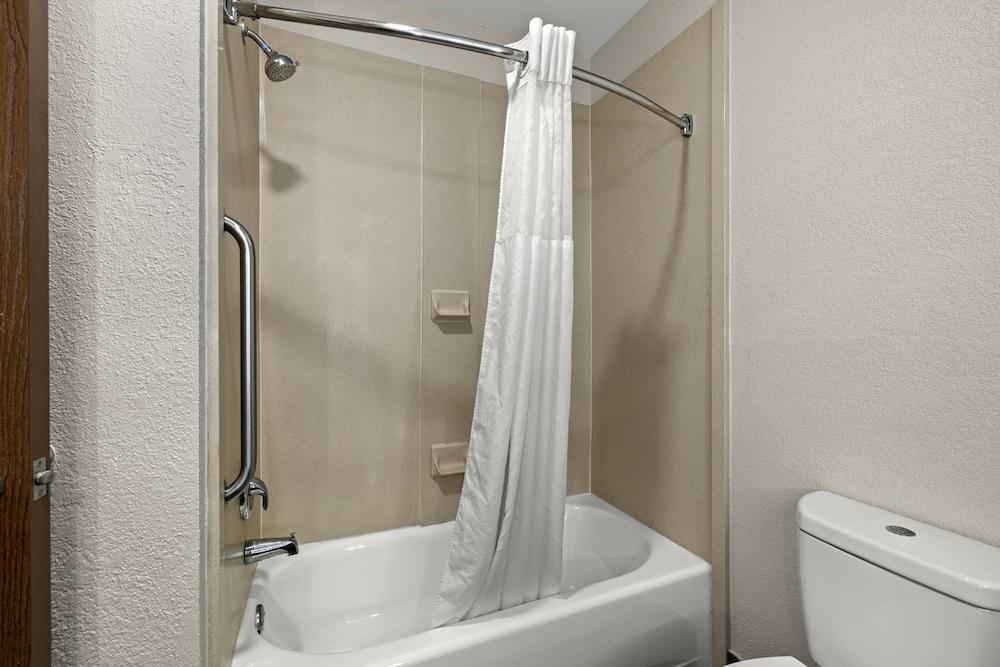 Clarion Pointe Lakeland I-4 photo 35