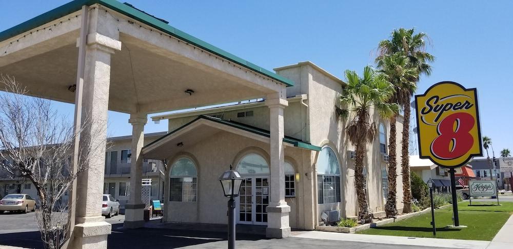 Super 8 by Wyndham Ridgecrest photo 5