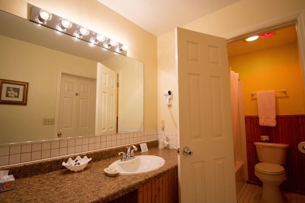 Delamater Inn photo 92