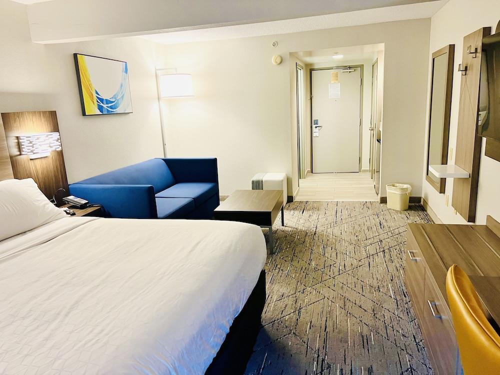 Holiday Inn Express Madison by IHG photo 12