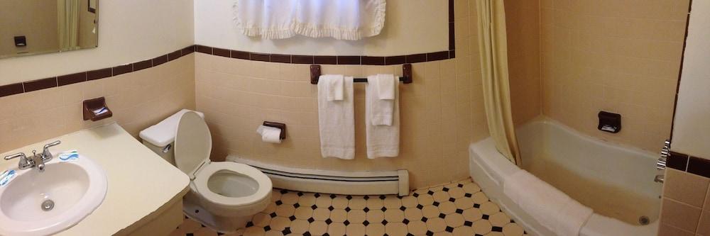 Chateau Motor Lodge photo 14