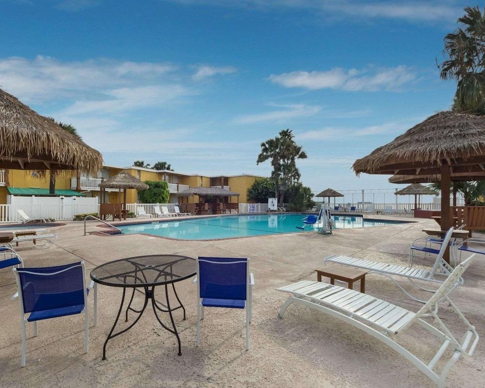 Quality Inn & Suites Corpus Christi Beachside photo 3