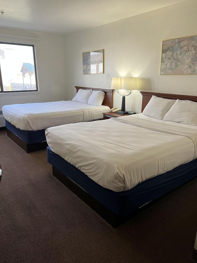Days Inn by Wyndham Lake Point photo 24