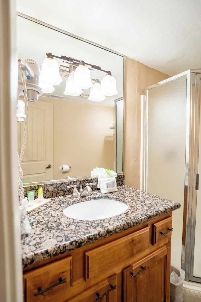Petty Ranch Inn photo 58