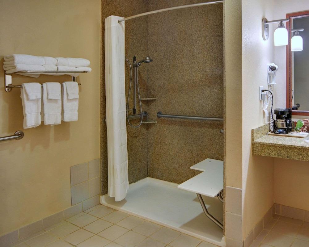 Quality Suites Near Cedar Creek Lake photo 41
