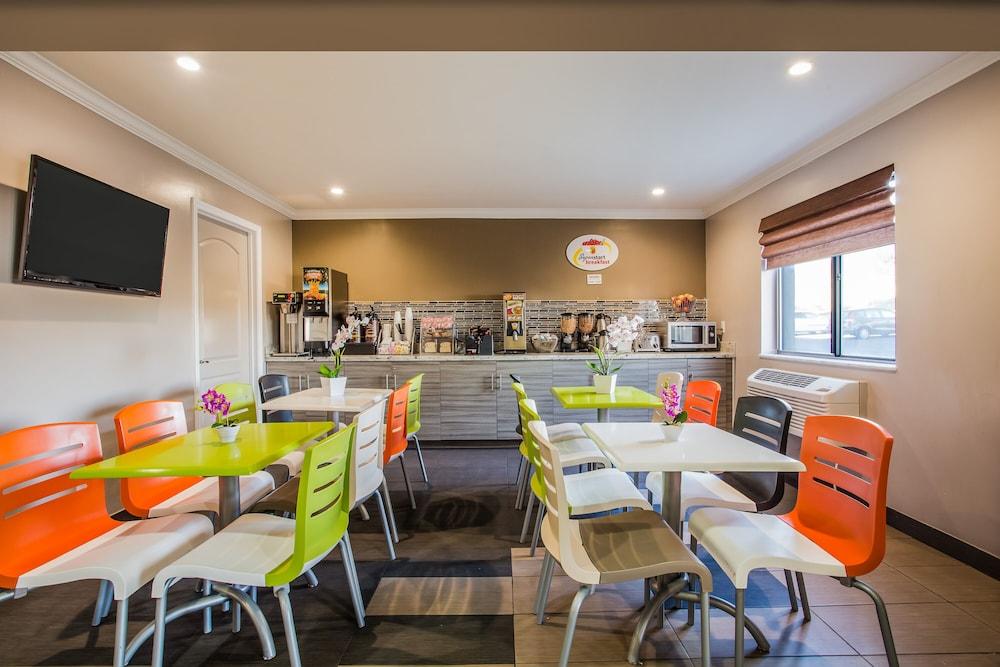 Super 8 by Wyndham Vacaville photo 16