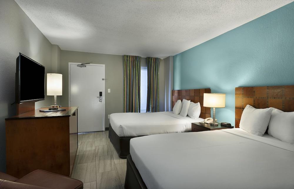 Crown Reef Beach Resort and Waterpark photo 38