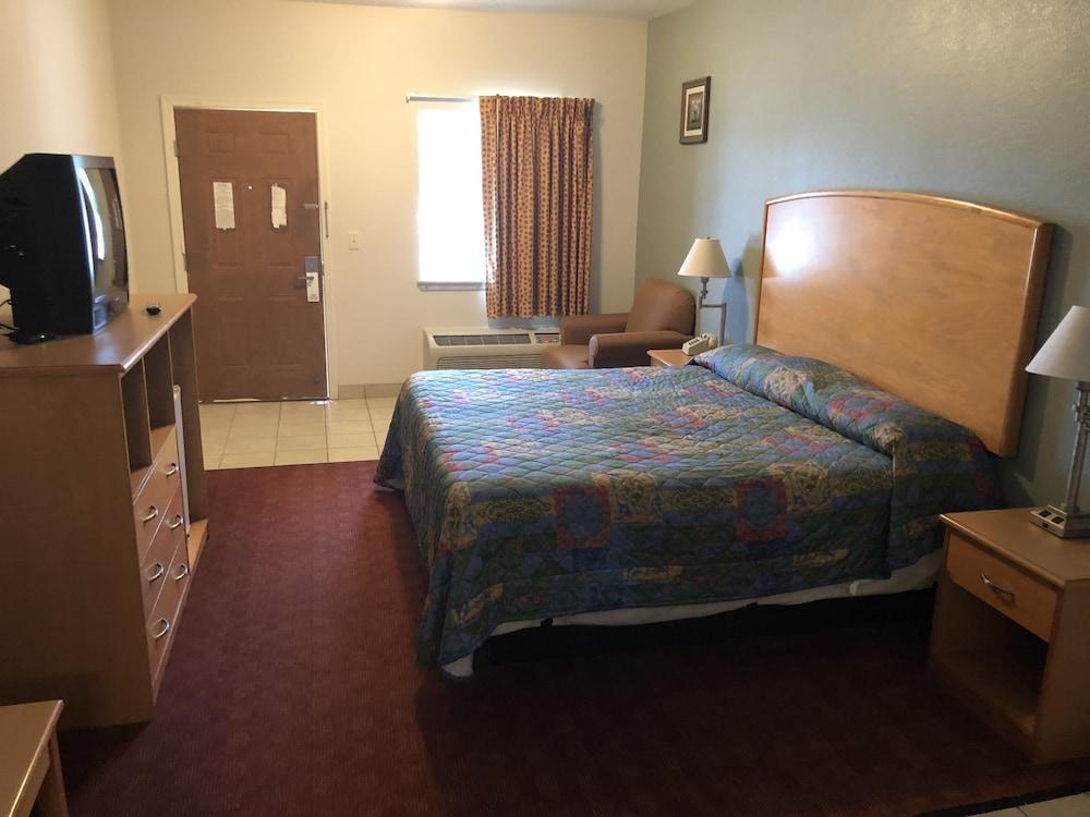 Whitesboro Inn & Suites photo 8