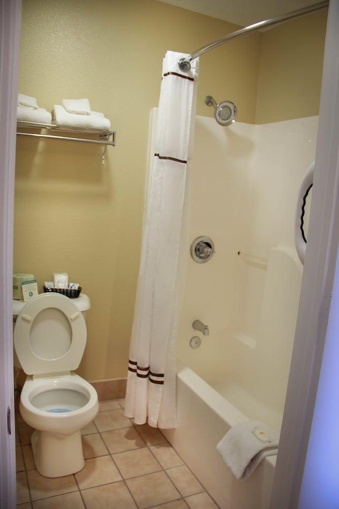 Relax Inn & Suites photo 18