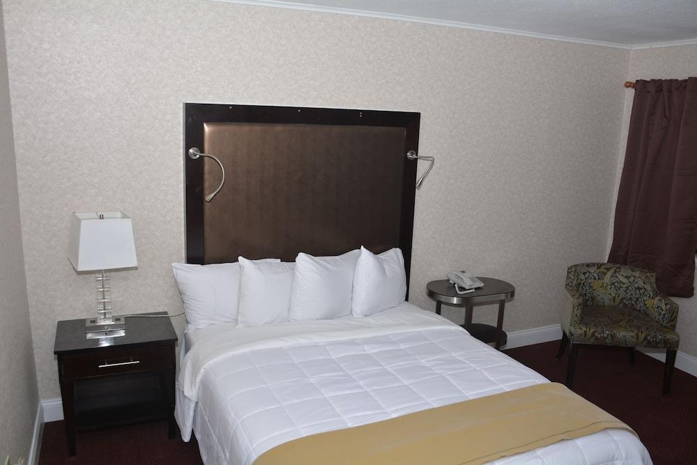 Atlantic Inn & Suites photo 39