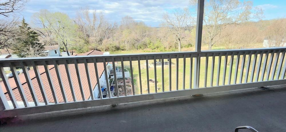 Twin Lakes Inn photo 13