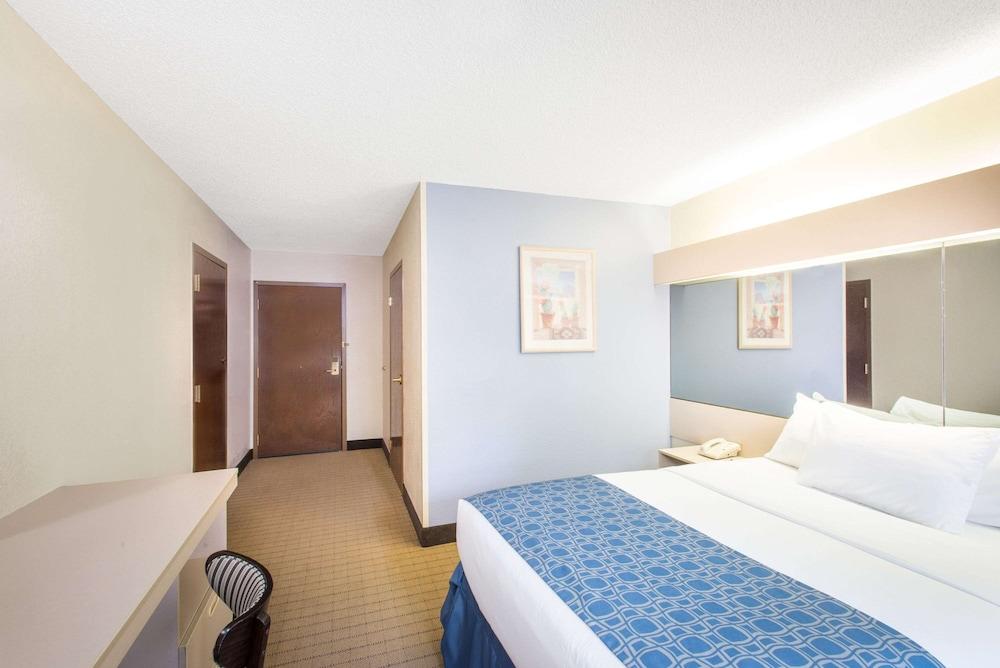 Microtel Inn & Suites by Wyndham Seneca Falls photo 5
