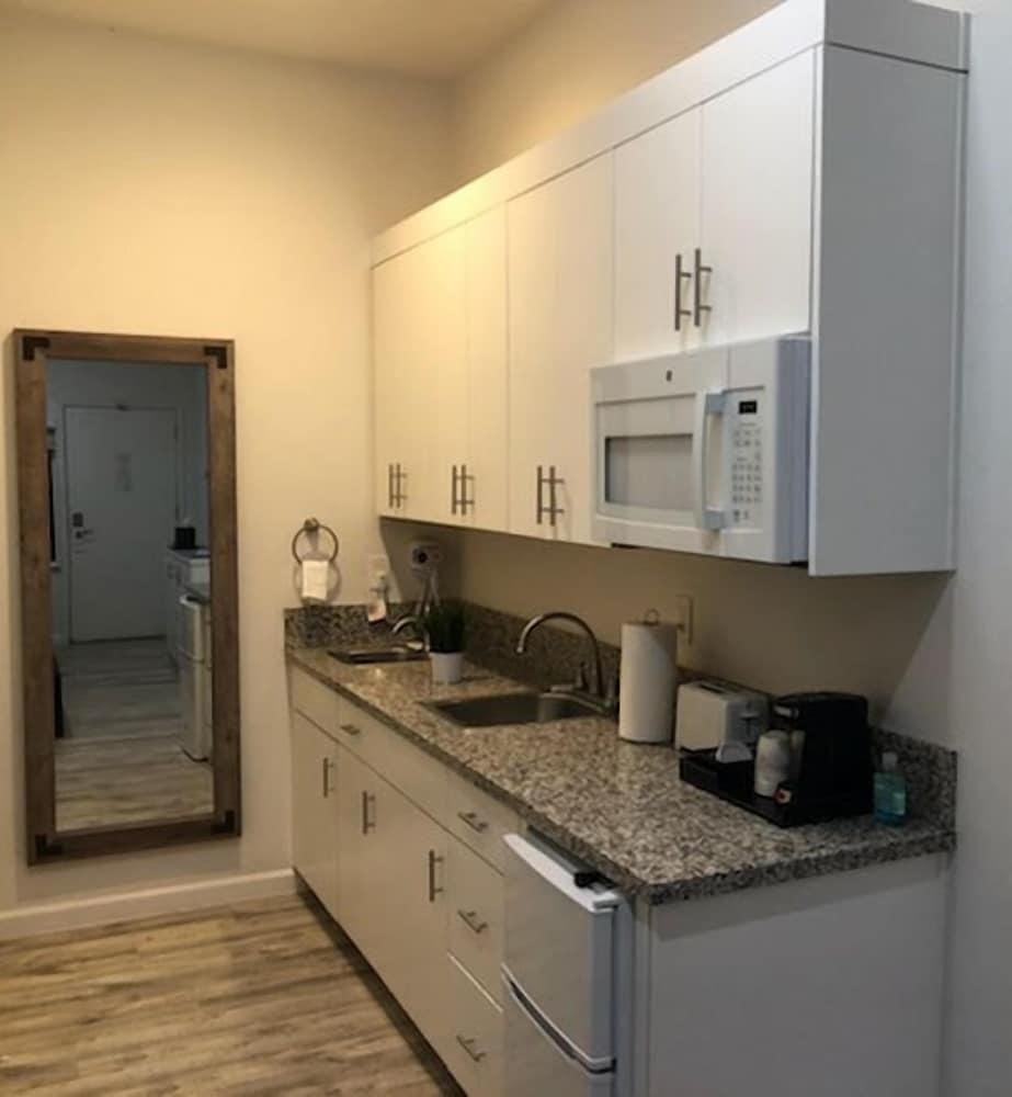 Villa Alamari Inn And Suites photo 12