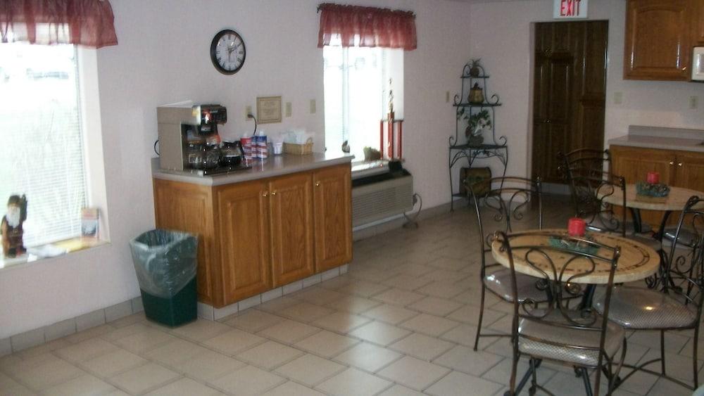 Budget Host Westgate Inn photo 21