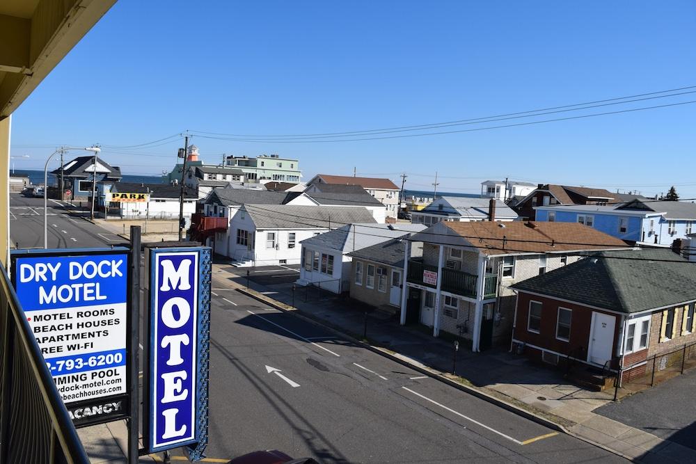 Dry Dock Motel photo 41