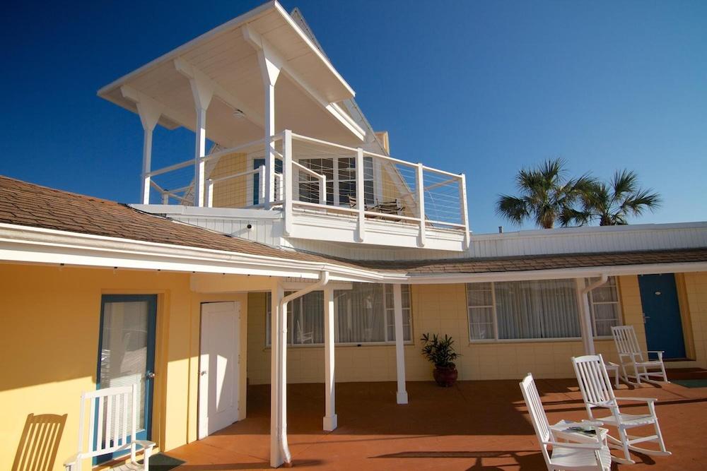 Edgewater Inn photo 34