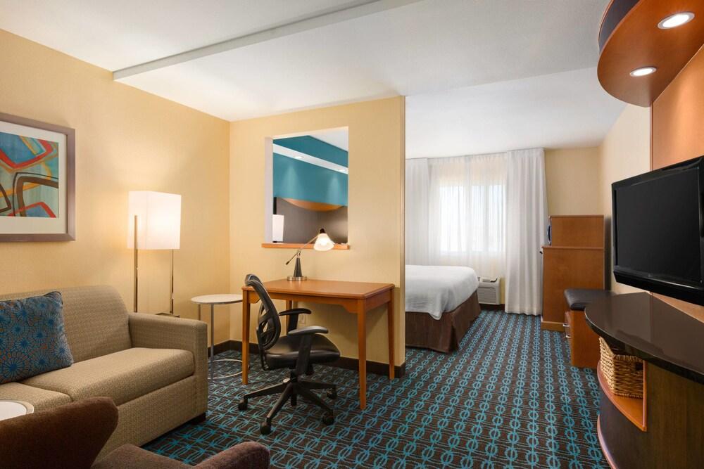 Comfort Inn & Suites Houston North - Spring photo 13