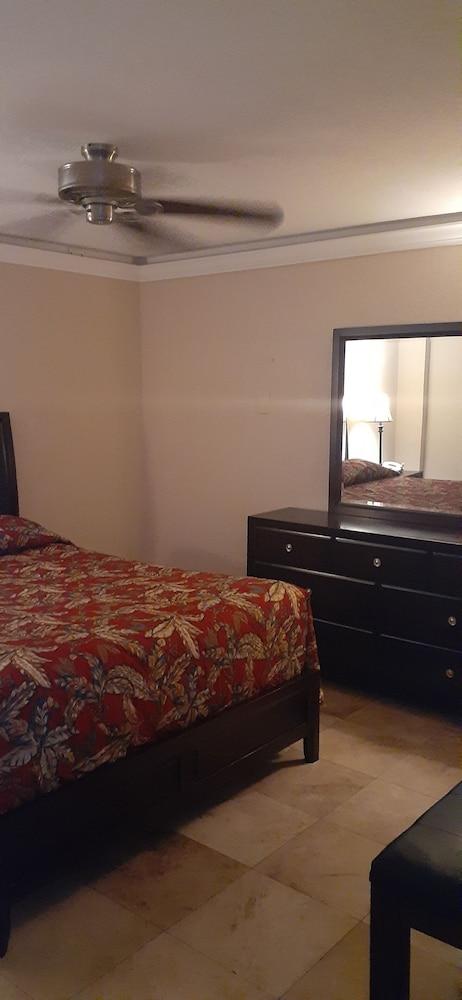 Hawaiian Inn Beach Resort photo 14