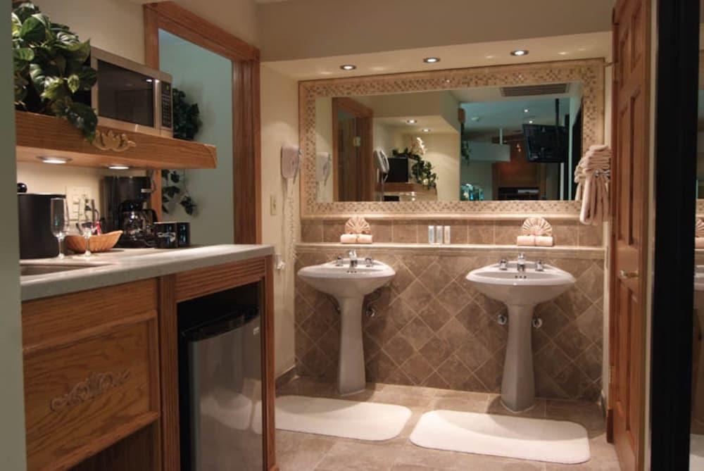 Sybaris Pool Suites Indianapolis photo 30