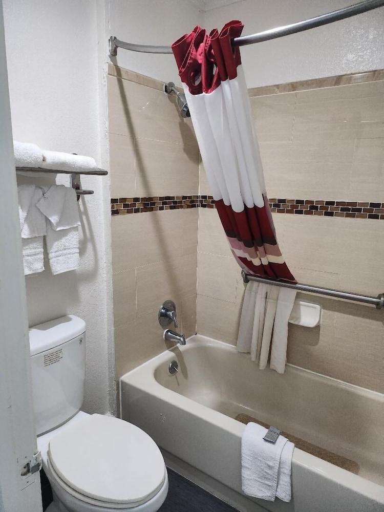 Americas Best Value Inn Forest photo 17