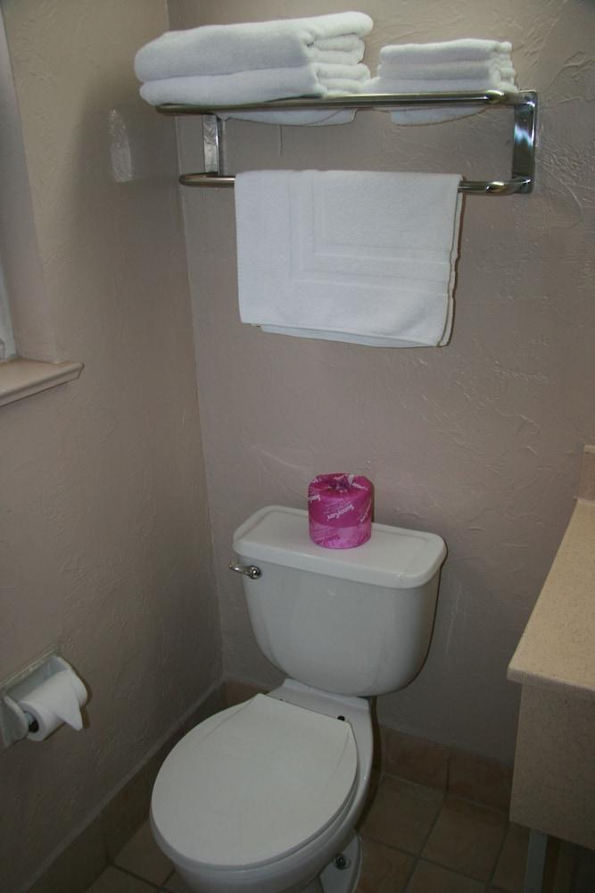 Civic Center Lodge photo 29