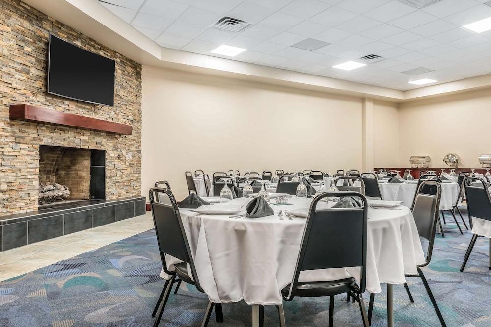 Clarion Inn Belle Vernon photo 34