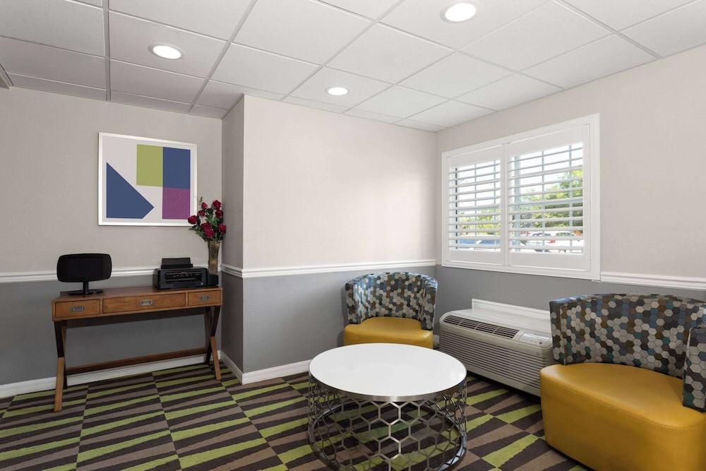 Microtel Inn & Suites by Wyndham Panama City photo 41