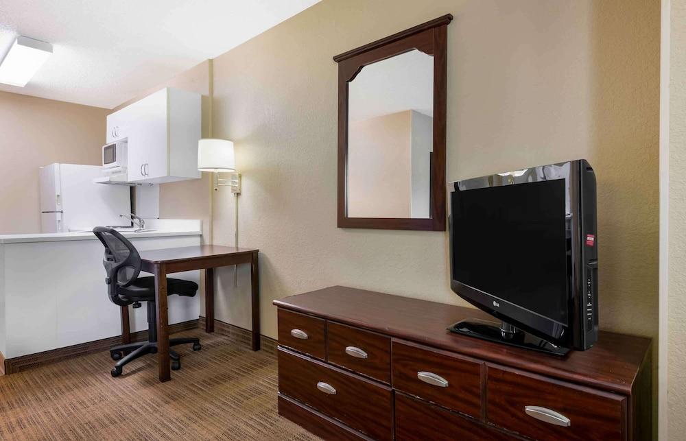 Extended Stay America Select Suites Gainesville I-75 photo 7