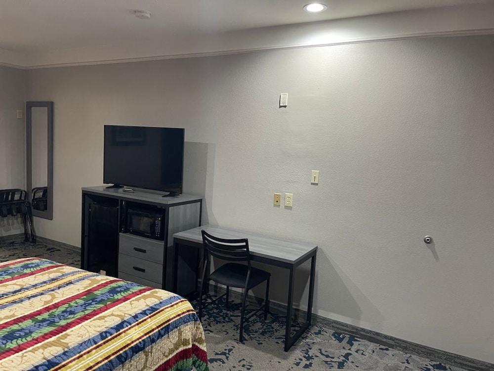 Scottish Inns and Suites Alvin photo 16