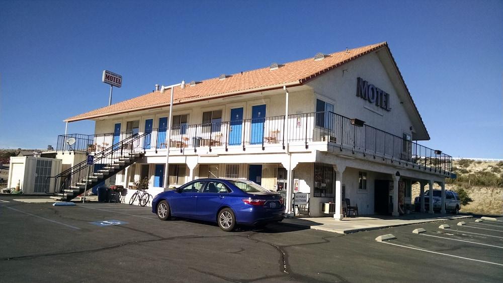 Backcountry Inn Motel photo 7