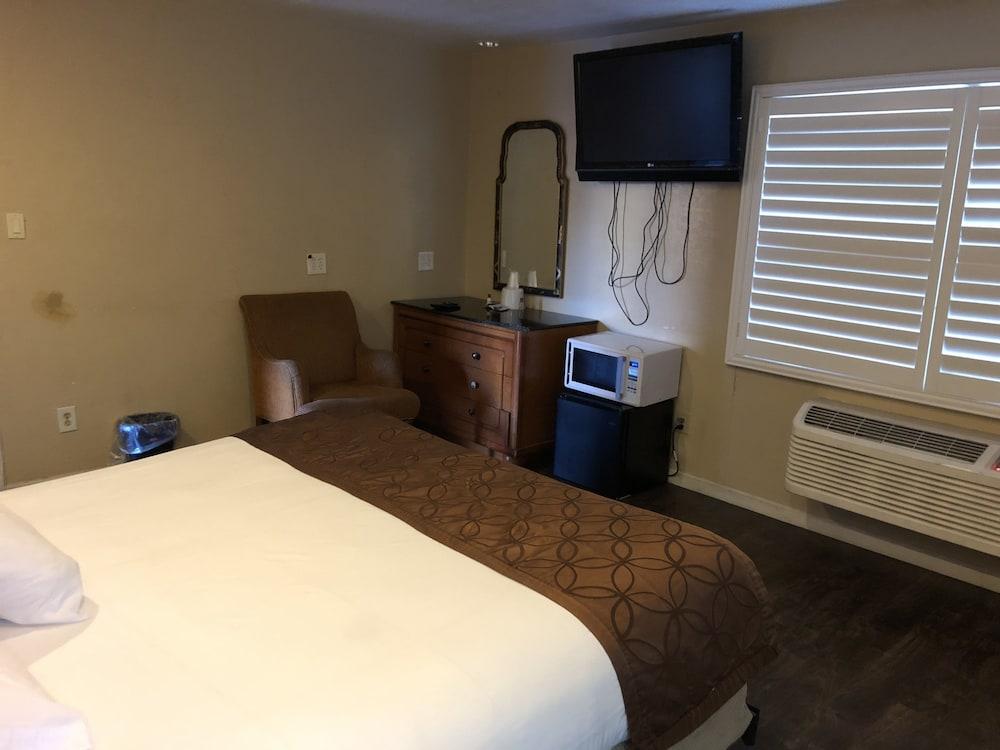 Capri Motel photo 7