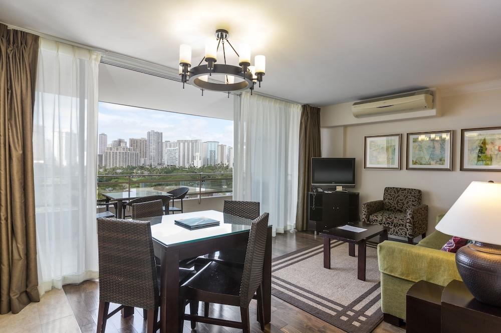 Regency on Beachwalk Waikiki by OUTRIGGER photo 10