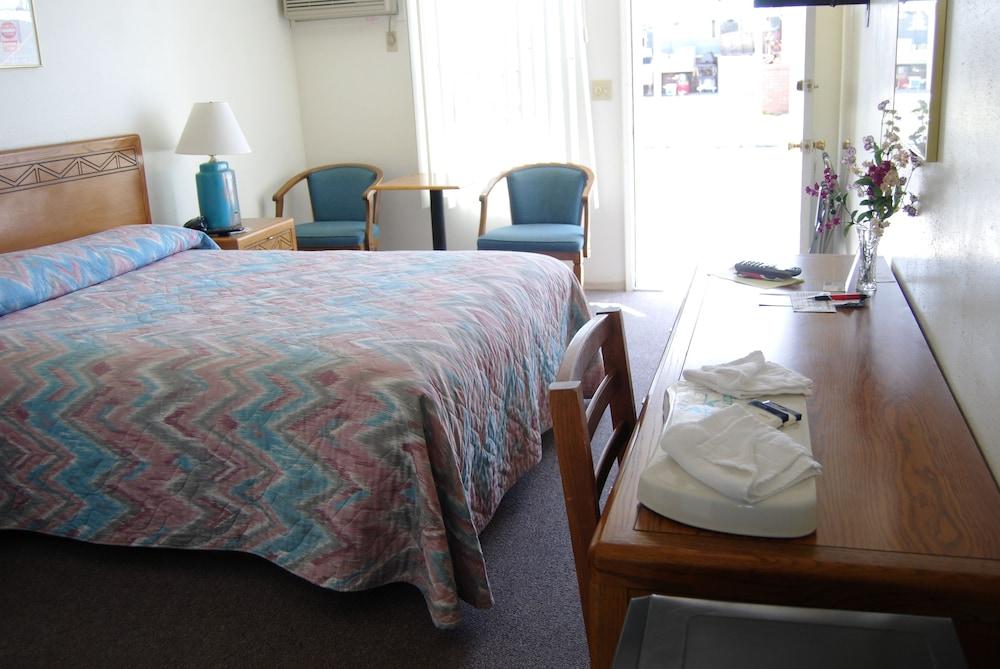 Redwood Motel photo 3