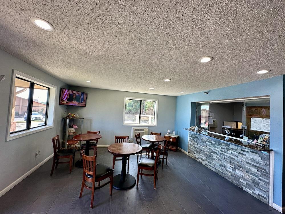 American Inn photo 8