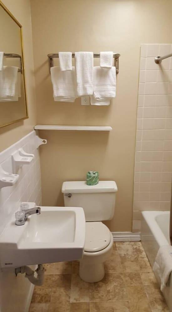 Park n Stay Inn photo 10