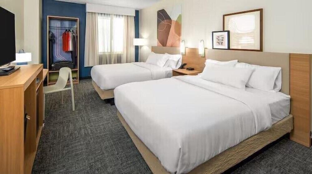 Spark by Hilton Norfolk photo 14
