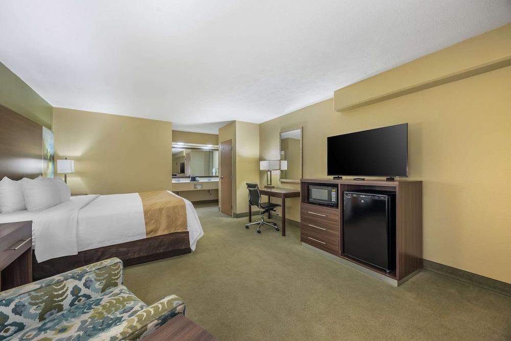 Quality Inn Paris photo 12