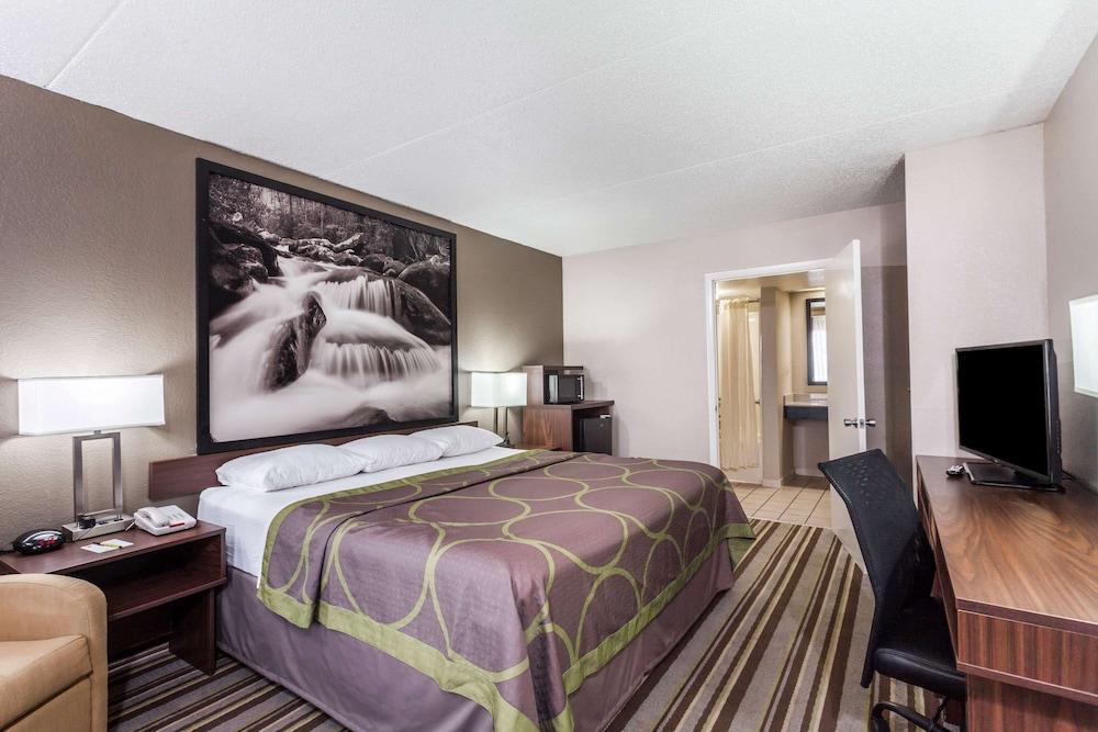 Super 8 by Wyndham Pigeon Forge Dollywood Lane photo 13