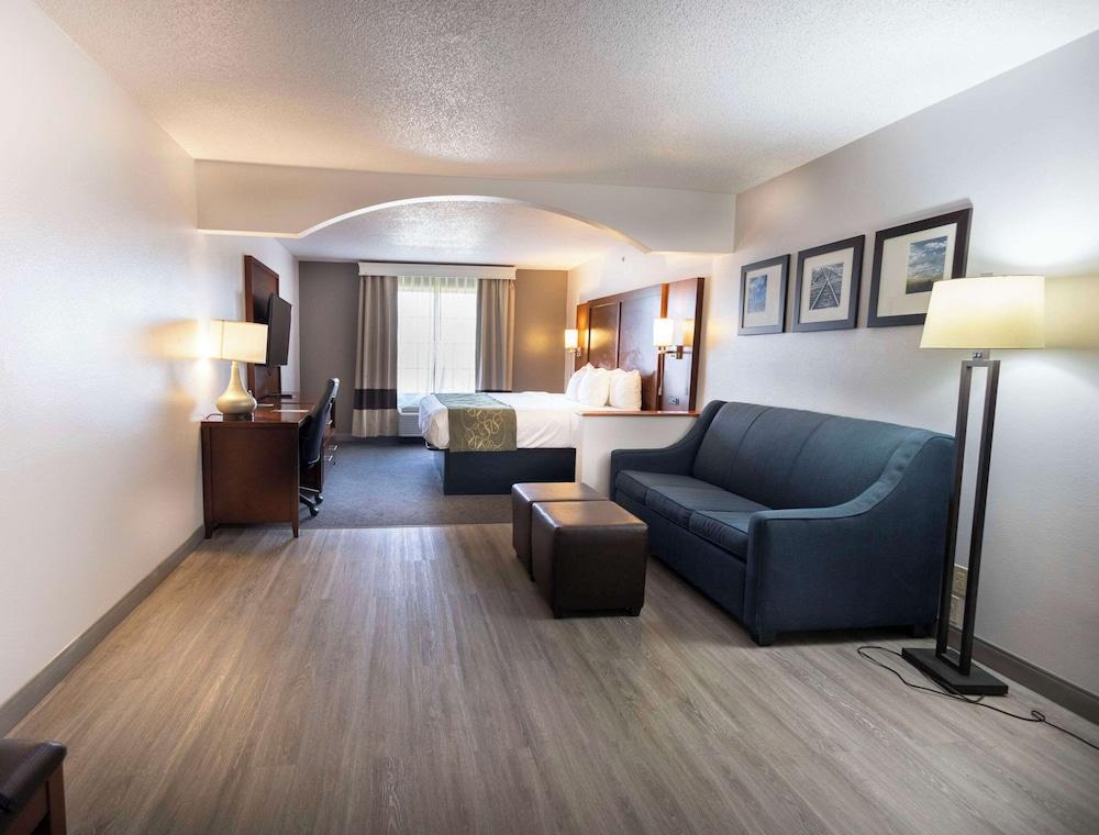 Comfort Suites Springfield I-70 photo 31