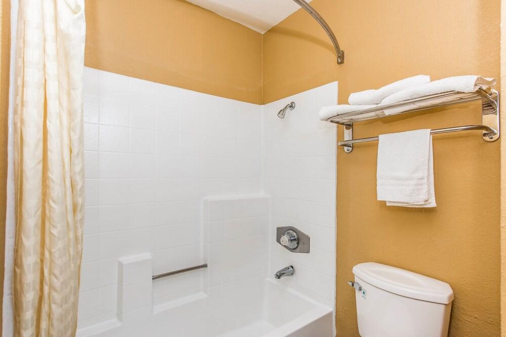 Budget Inn photo 10