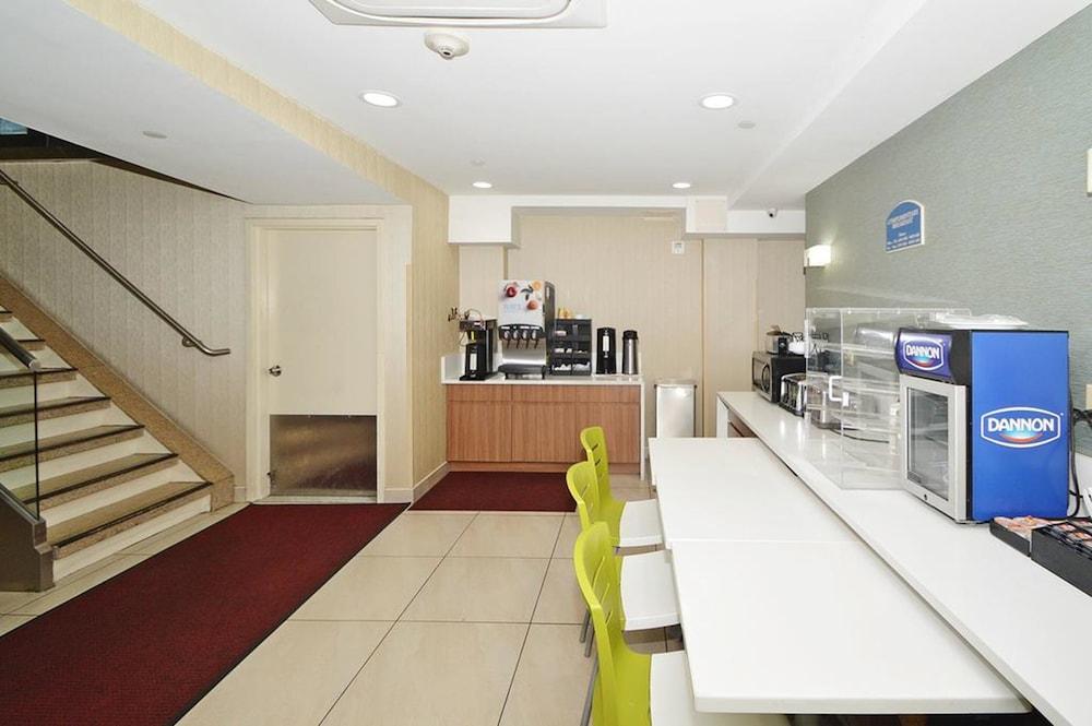 Corona Hotel photo 22