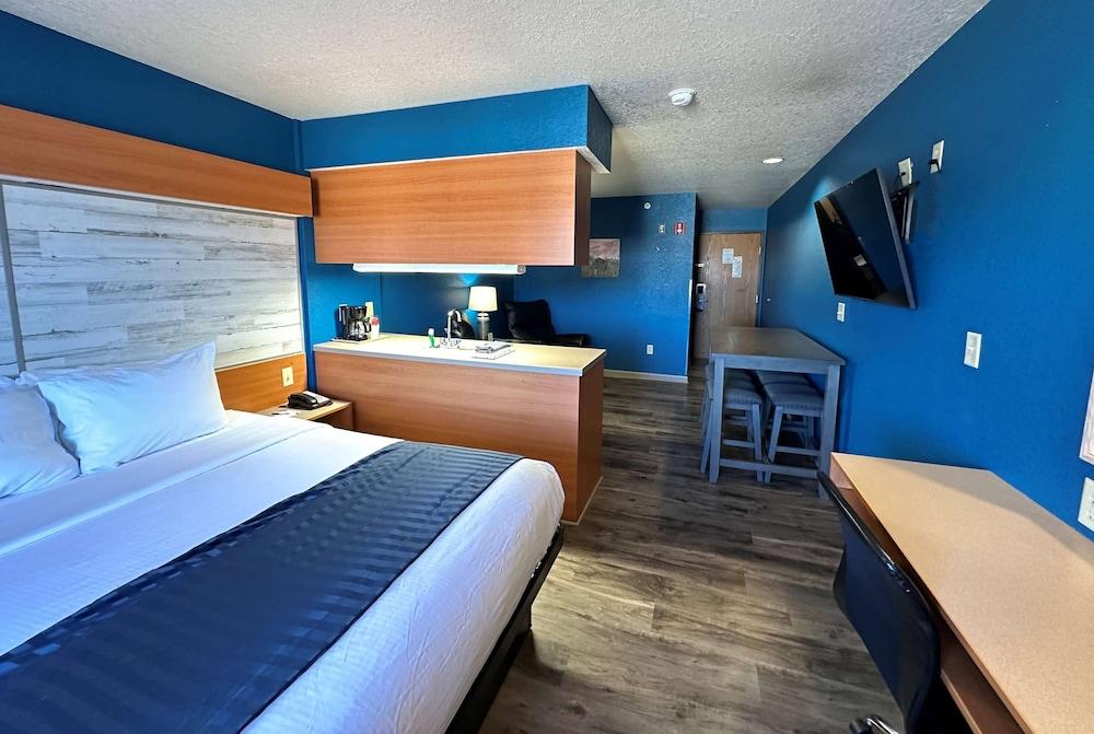 Microtel Inn & Suites by Wyndham Tomah photo 29