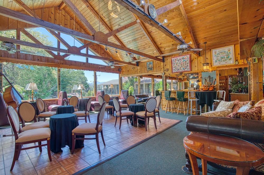 Piazza's Pine Cone Inn photo 36