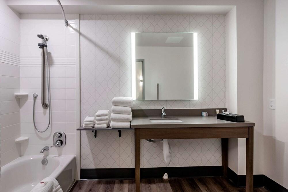 Comfort Suites Colorado Springs East -Medical Center Area photo 8