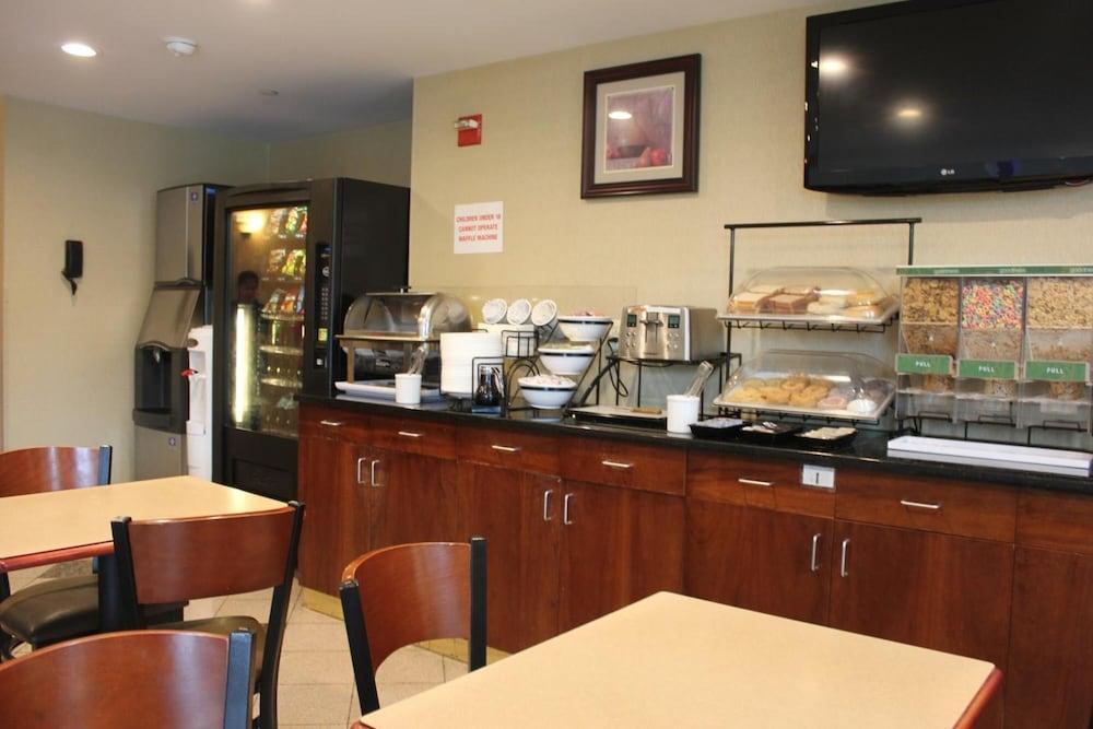 Bellerose Inn photo 33